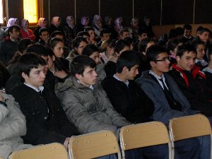 Öğrencilere insan hakları semineri verildi