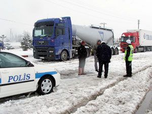 Araçların zincirsiz geçişine izin verilmiyor
