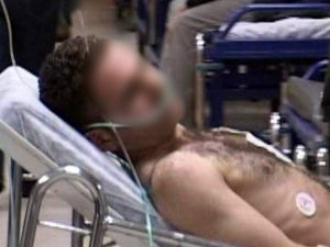 Kız yüzünden en yakın arkadaşını bıçakladı