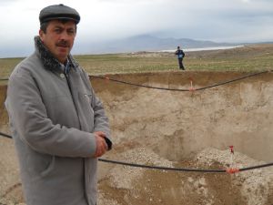 Karapınar'da yer kabuğu çöküyor