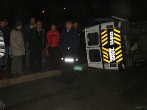 Öğrenci servisi otomobille çarpıştı