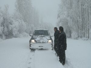 Başyayla'da yoğun kar yağışı devam ediyor