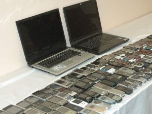 Çalıntı cep telefonları ve bilgisayarlar bulundu