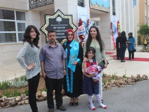 İki Çocuk Annesinin Mezuniyet Sevinci