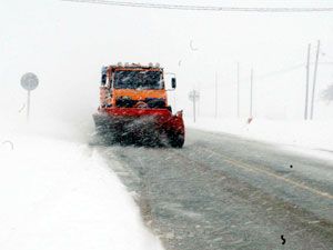 Karaman’da kar yağışı 5 köy yolu kapandı
