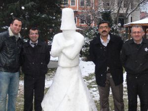Kardan adam değil semazen yaptı