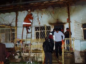 Ereğli'de ahşap ev yangında kül oldu