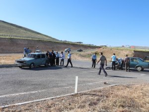 Yunak’ta İki Otomobil Çarpıştı: 4 Yaralı
