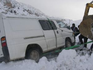 Babasını hastaneye götürürken kaza yaptı