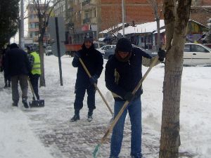 Kulu'da kar ve buz temizliği yapıldı