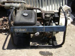 Jeneratörle derede balık avlanırken yakalandı