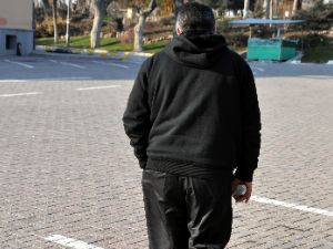 Oğlunu uyuşturucudan kurtarmaya çalışıyor