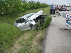 Otomobil Şarampole Uçtu: 1 Ölü, 3 Yaralı