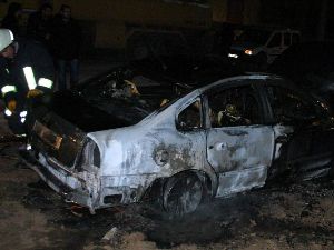 Park halindeki otomobilde yangın