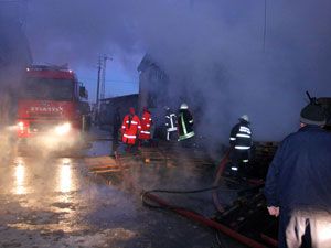 Plastik fabrikasında korkutan yangın