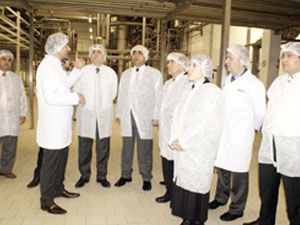 Aksaray Milletvekilleri Sütaş’ın tesislerini gezdi