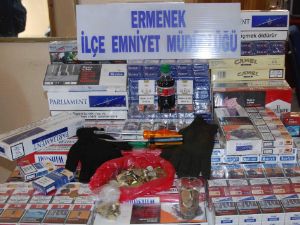 İnatçı hırsızlar güvenlik kamerasına yakalandı