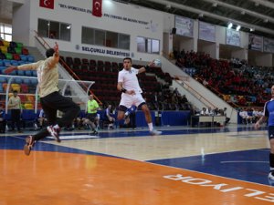 Selçuklu Belediye Hentbolda İzmir'i geçti