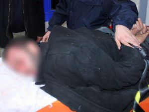 Krize girice hastaneye elleri kelepçeli geldi