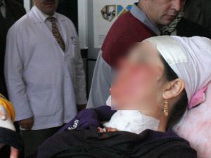 Boğazını kesip, bileziklerini aldı