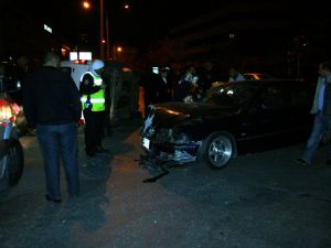 Otomobil ile kamyonet çarpıştı: 2 yaralı