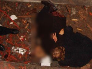 Örnek daire gezerken asansör boşluğuna düştü