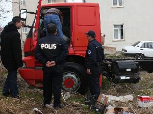 Çalınan malzemeler kamyonda bulundu