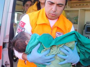 Kaynamış süte düşen çocuk hastanelik oldu