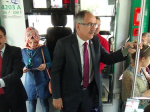 Mhp Milletvekili Tramvaya Bindi Seçmenden Destek İstedi