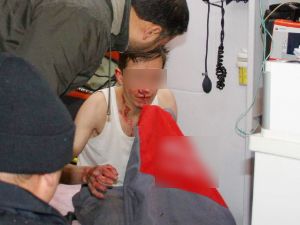 Eşyalarını almaya gitti başından vuruldu