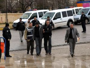 Hem öldürdü, hem ağladı