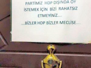 HDP Kürtlerin evine zorla o notu asıyor