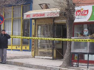 İki dükkanın duvarını delip kuyumcu dükkanını soydular