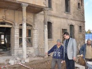 Tarihi otel eski günlerine dönüyor