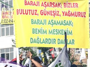 HDP mitinginde küstah pankart