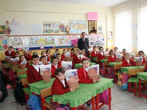 Özel İdare’den 500 öğrenciye ceviz ve badem tohumu