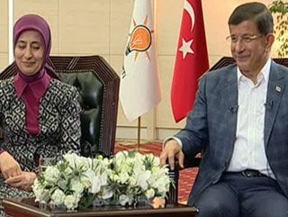 Davutoğlu'ndan canlı yayın sürprizi