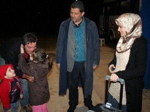 Libya'dan döndü ailesine kavuştu