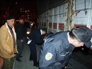 Otomobilin çarptığı motosiklet sürücüsü yaralandı