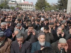 Erbakan için gıyabi cenaze namazı kılındı