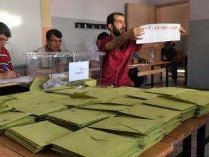 AK Parti 90 bin oyla iktidarı kaçırdı