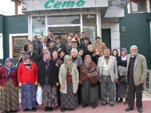 Cemo yaşlıların dua ve gönüllerini aldı