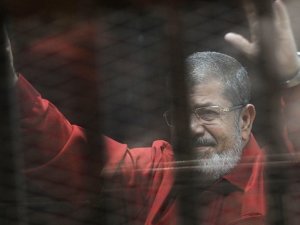 Mursi'ye 'idam mahkumu' kıyafeti