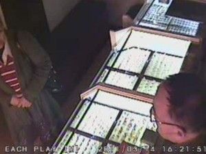 Kuyumcuyu sahte altınla dolandırdılar