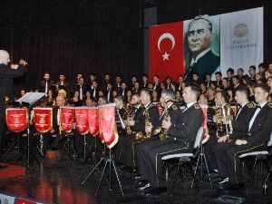 Askeri bando ekibine yoğun ilgi