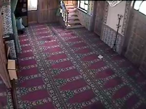 Camiden hırsızlık güvenlik kamerasında