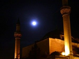 Konya'da muhteşem Ay manzarası