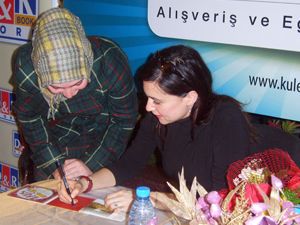 Şevval Sam Kulesite’de sevenleriyle buluştu