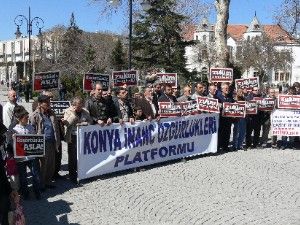 Kaddafinin zulmü NATOyu meşrulaştırmaz