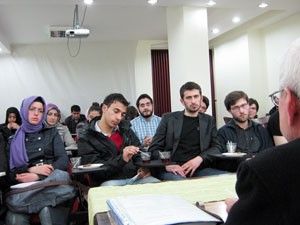 Öğrenciler kitaplarını imzalattı